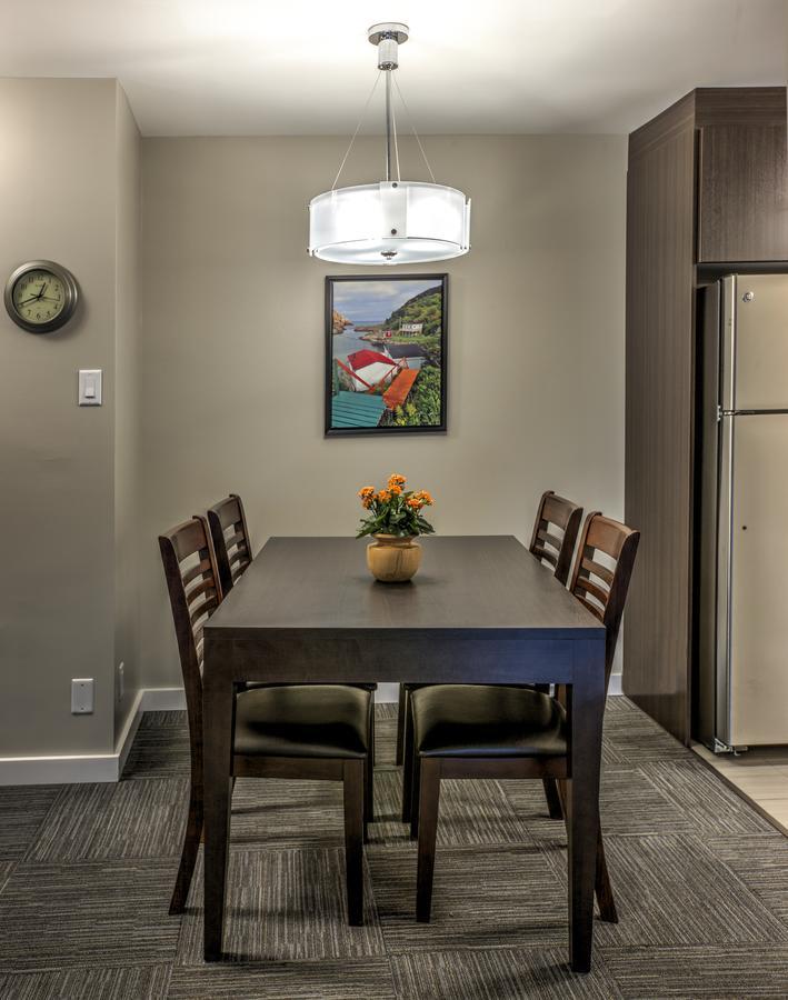 Homeport Apartment Hotel Сент Джонс Екстериор снимка