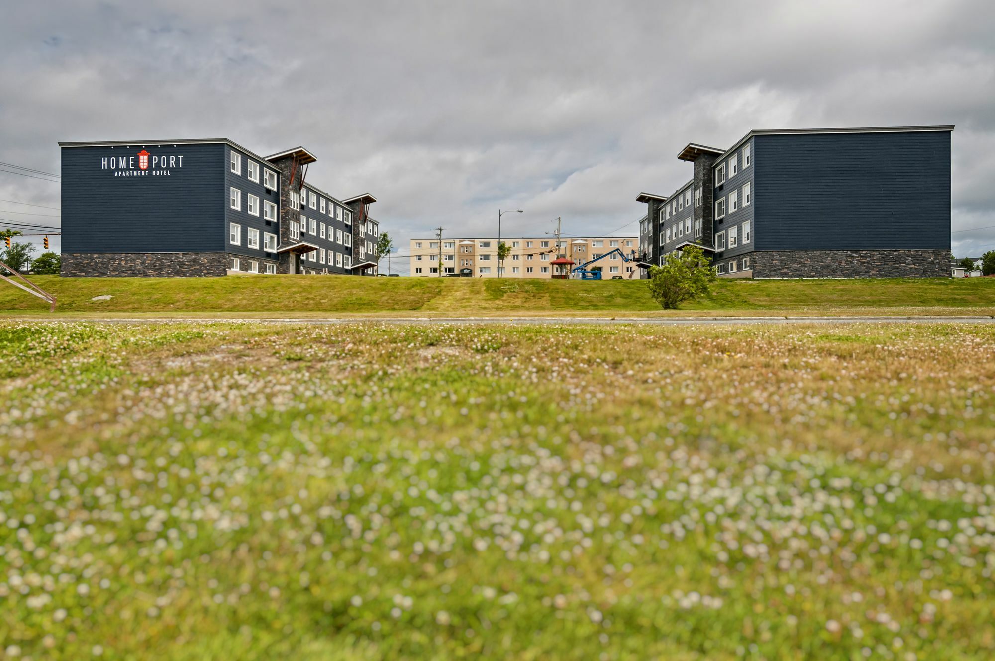 Homeport Apartment Hotel Сент Джонс Екстериор снимка
